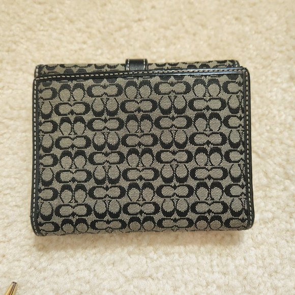 Coach Signature Canvas Wallet - Picture 5 of 6